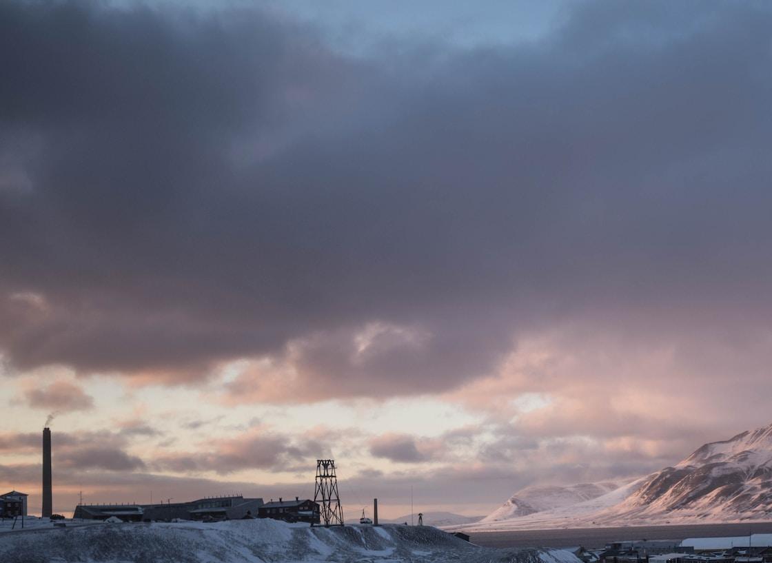 Метеорологическая станция в поселке Пирамида - советское научное наследие на архипелаге Шпицберген