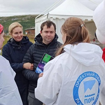 Проекты ПОРА представлены губернатору Мурманской области Андрею Чибису на фестивале в Териберке