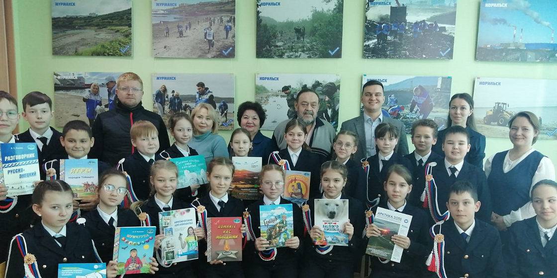 ПОРА открыл арктическую библиотеку в чувашской школе